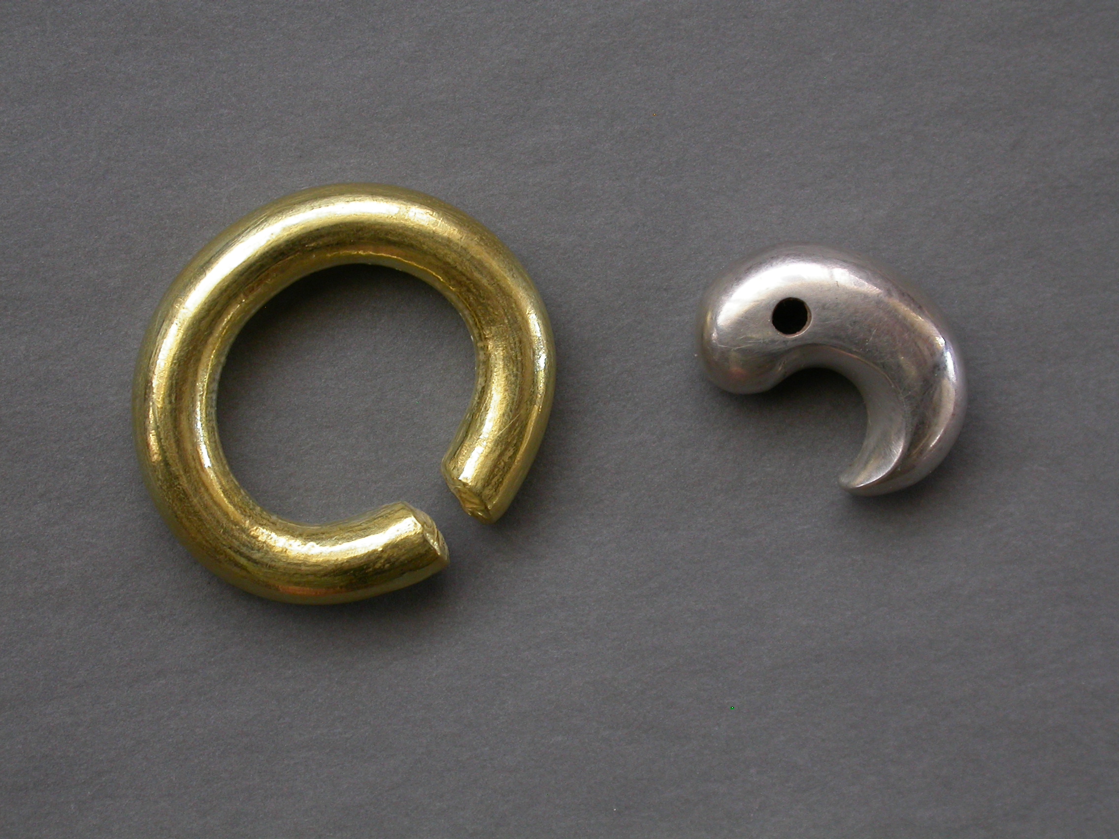 金環 古墳時代 金の耳輪-